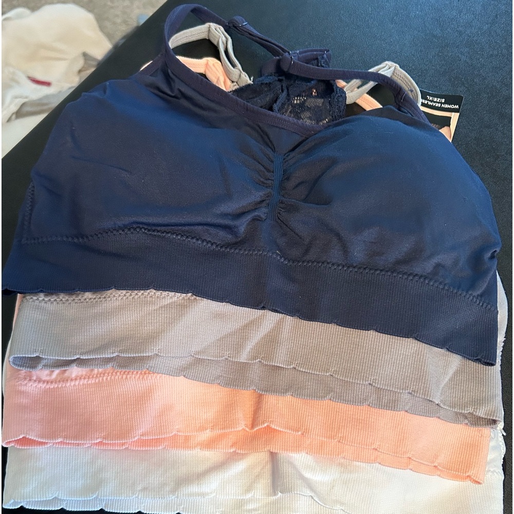 Women’s seamless bra